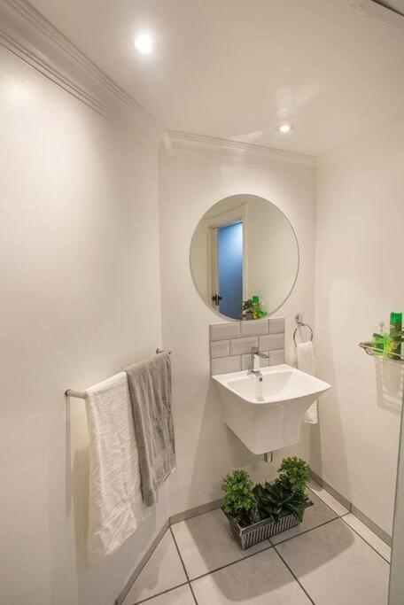 2 Sleeper Stylish Sanctuary Apartment Durban Exterior photo